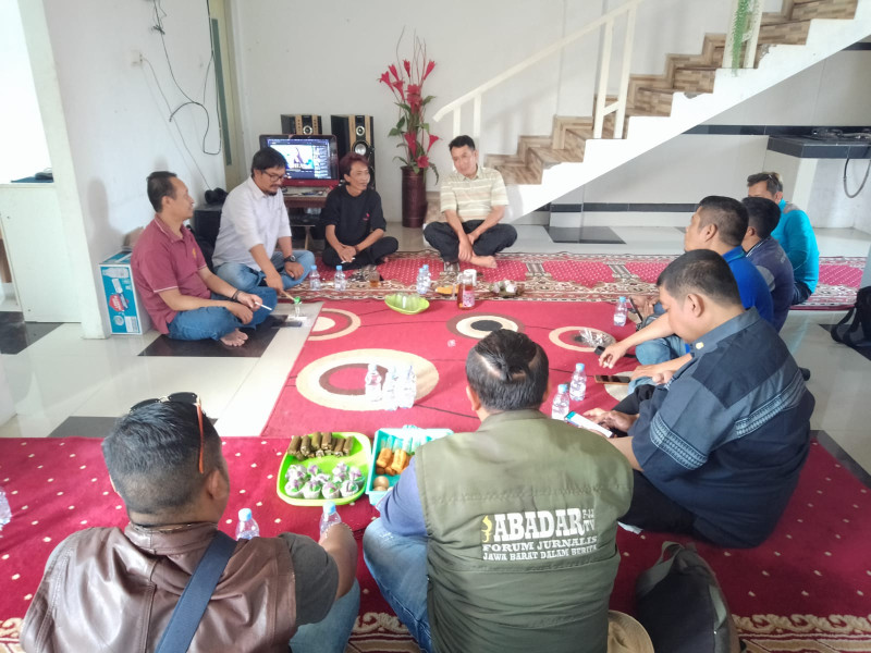 Atensi Dede Farhan Aulawi di Bidang Jurnalistik