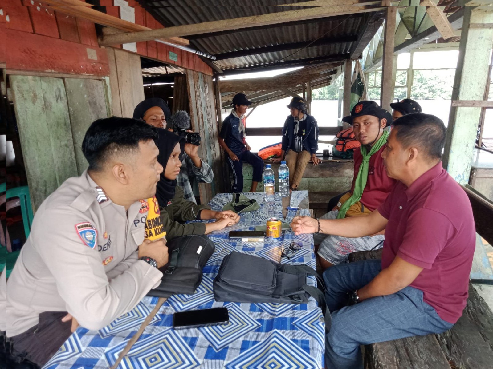 Polsubsektor Pelalawan jajaran Polres Pelalawan melaksanakan monitoring kegiatan masyarakat Ekspedisi Susur Sungai Kampar