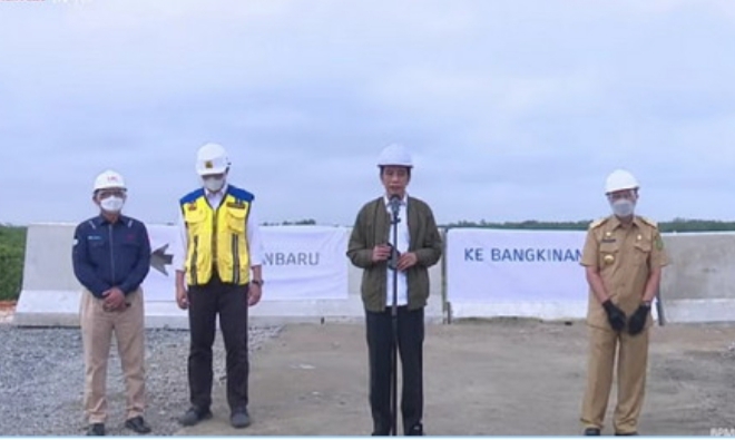 Tinjau Tol Pekanbaru-Bangkinang, Jokowi Harap Daya Saing Perekonomian dan Pembangunan Riau dan Sumbar Jadi Tinggi