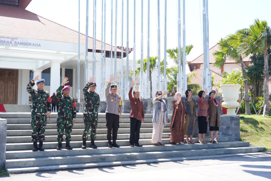 Kapolda Bali Mengantar Keberangkatan Wakil Presiden Republik Indonesia