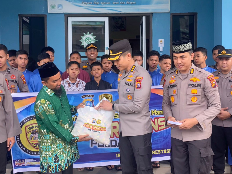 Kunjungi Panti Asuhan, Tim Jumpe Romansa SDM Polda Riau Bagikan Sembako