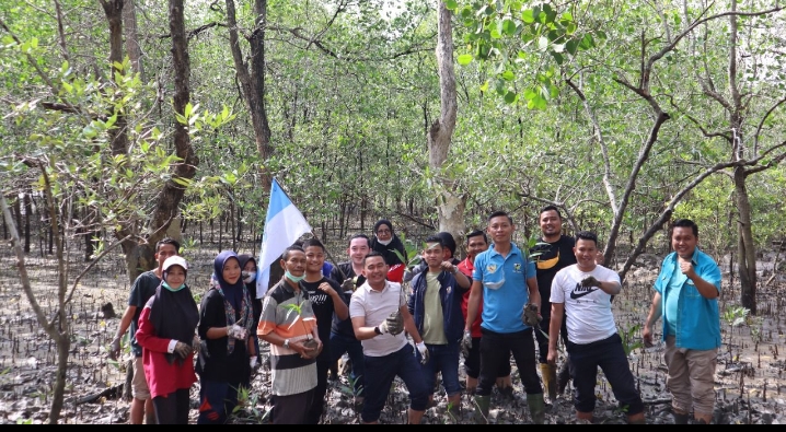 Kurangi  Abrasi Pulau Padang, DPD KNPI Riau Dan KNPI Meranti Tanam 1000 Manggrove.