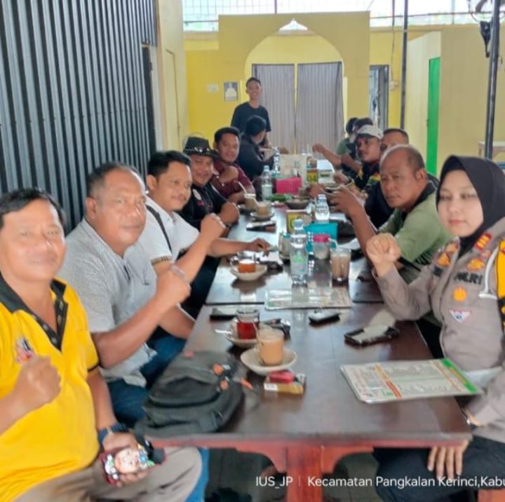 Wartawan dukung program satuan lalu lintas polres pelalawan bulan tertib helm 2023 guna menekan angka laka lantas.