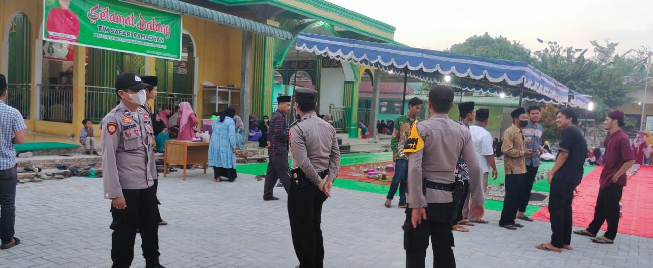 Pelayanan Pengamanan Personil Polsubsektor Pelalawan Pada Safari Ramadan Bupati Pelalawan