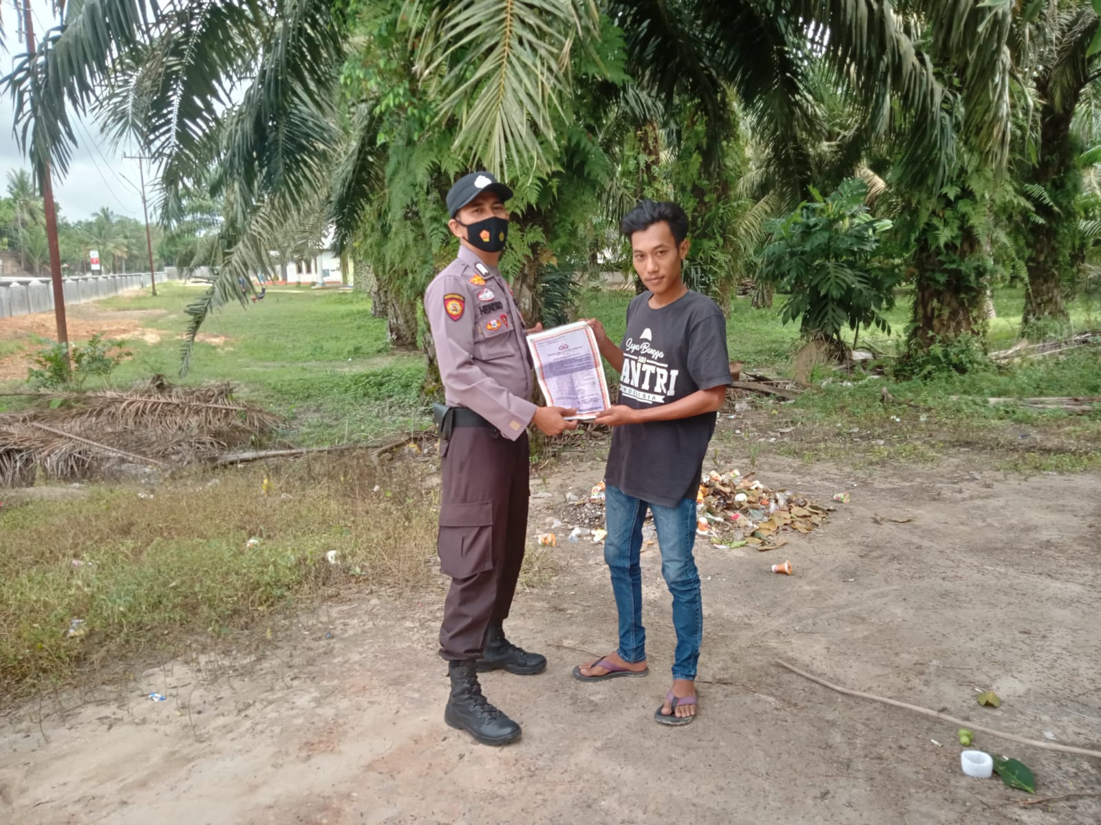 Piket Yanmas Polsubsektor Pelalawan Sosialisasikan Maklumat Kapolda Riau