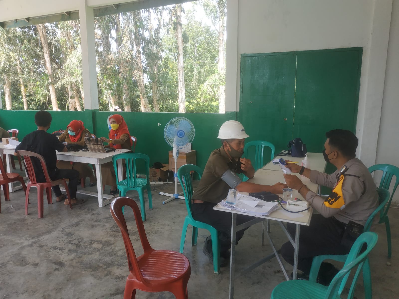 Vaksinasi Di Areal Kantor Sektor PT RAPP, Bhabinkamtibmas Polsubsektor Kelurahan Pelalawan: Kegiatan Vaksin Untuk Masyarakat Umum