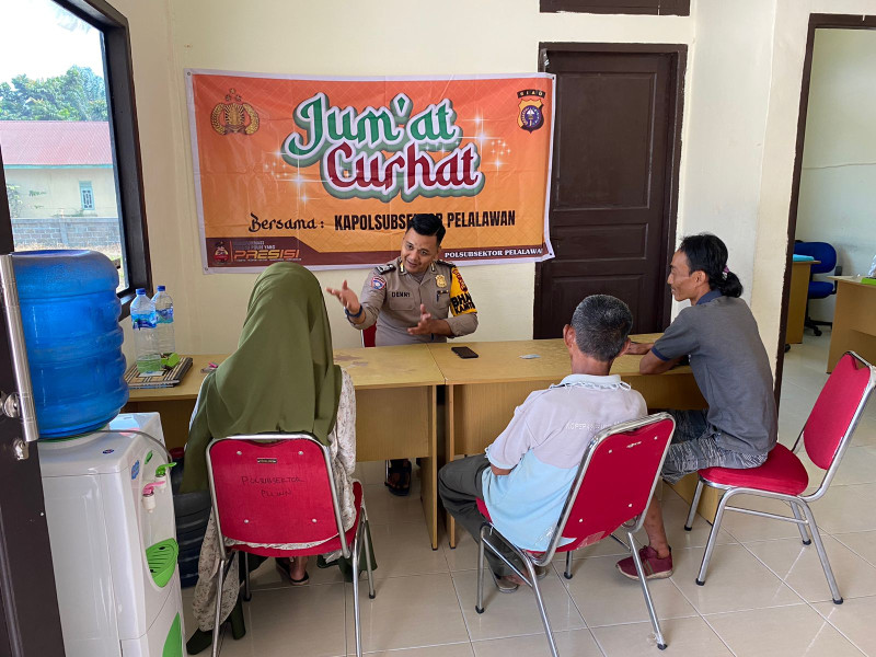 Cooling System dalam rangka Pemilu Damai 2024 Bhabinkamtibmas Polsubsektor Pelalawan menggelar kegiatan Jumat Curhat