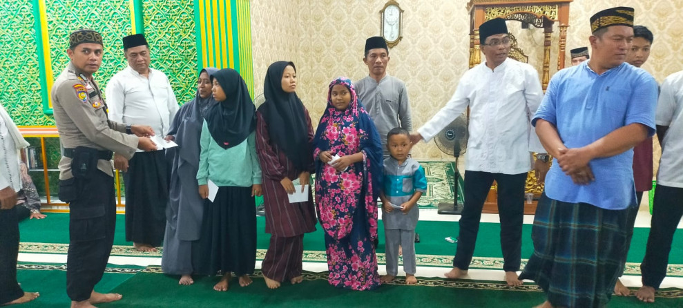 Polsubsektor Pelalawan Bripka Molin Paronda menghadiri Safari Ramadhan PT. RAPP dengan