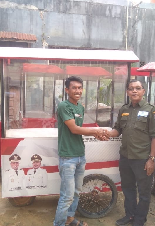 Berikan Gerobak Gratis, Program Pelalawan Maju Tingkatkan Ekonomi Pelaku UMKM