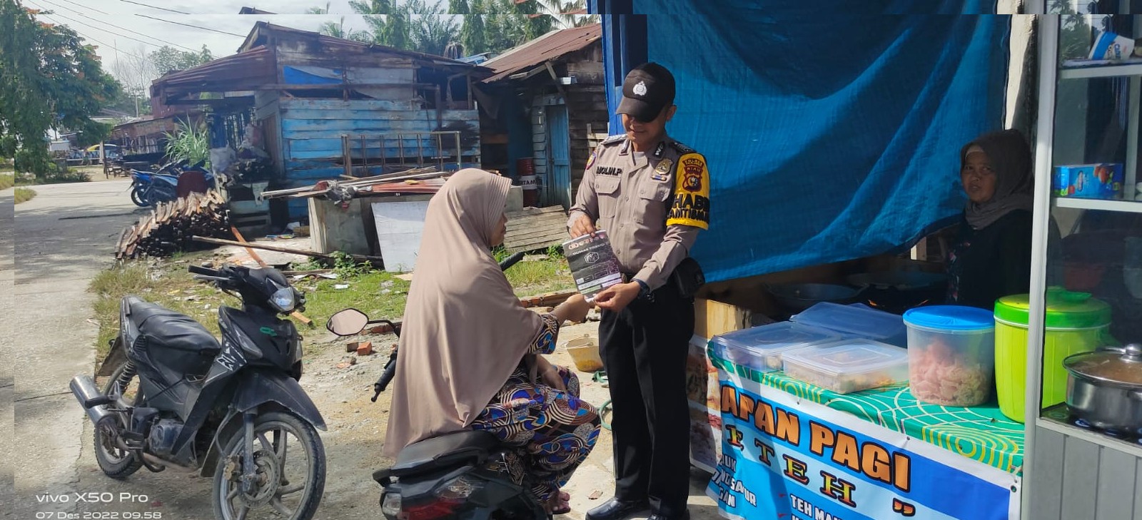 Polsubsektor Pelalawan melaksanakan sosialisasi Aplikasi Pelayanan Pengaduan Masyarakat Terpadu.