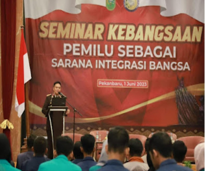 Kapolda Riau Jadi Keynote Speaker Dalam Seminar Kebangsaan