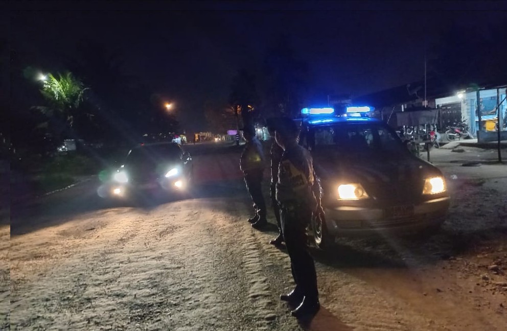 Personil Polsubsektor Patroli Blue Light Dalam Menjaga Keamanan